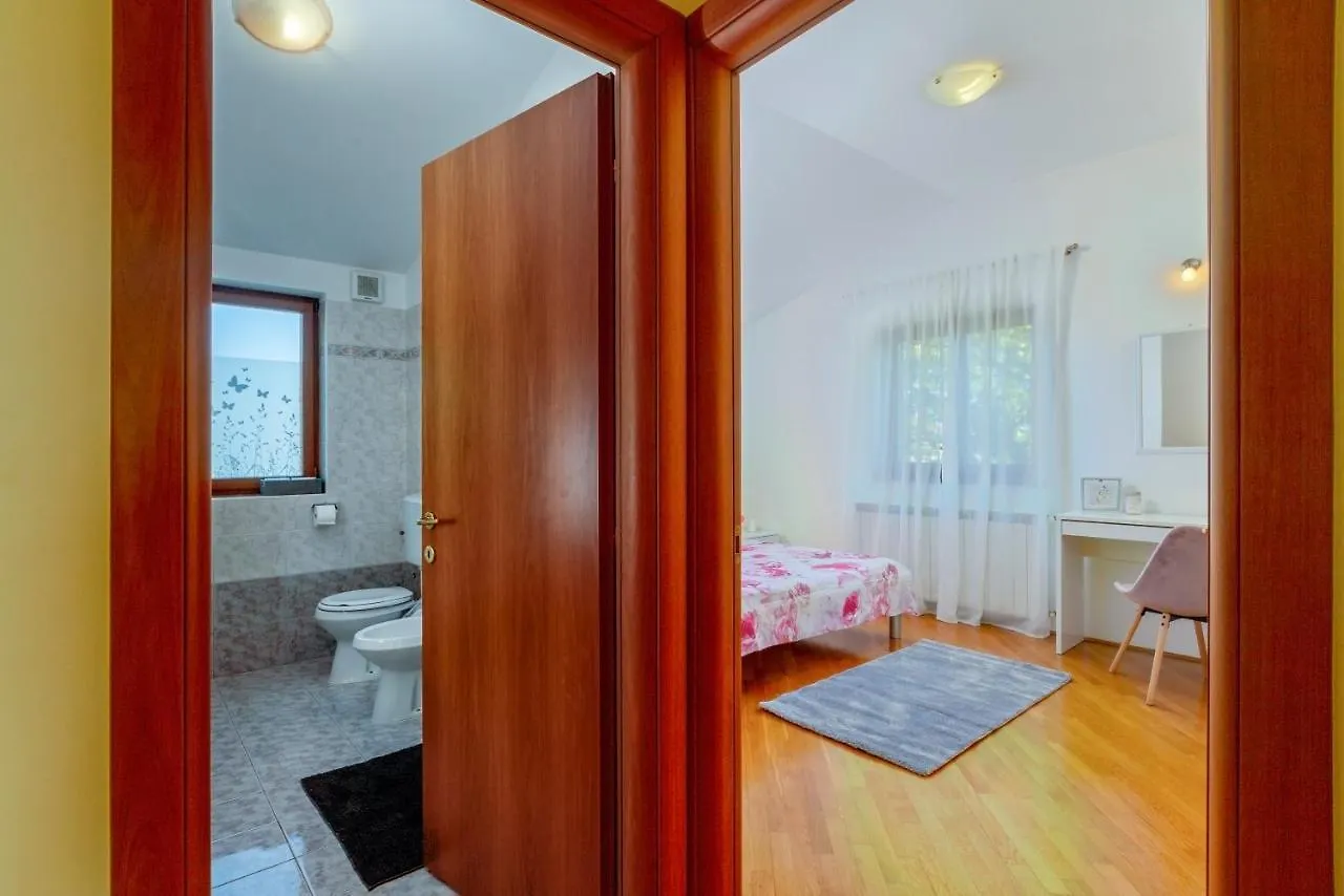 Apartment Mirjan Pula 0*,  Croatia