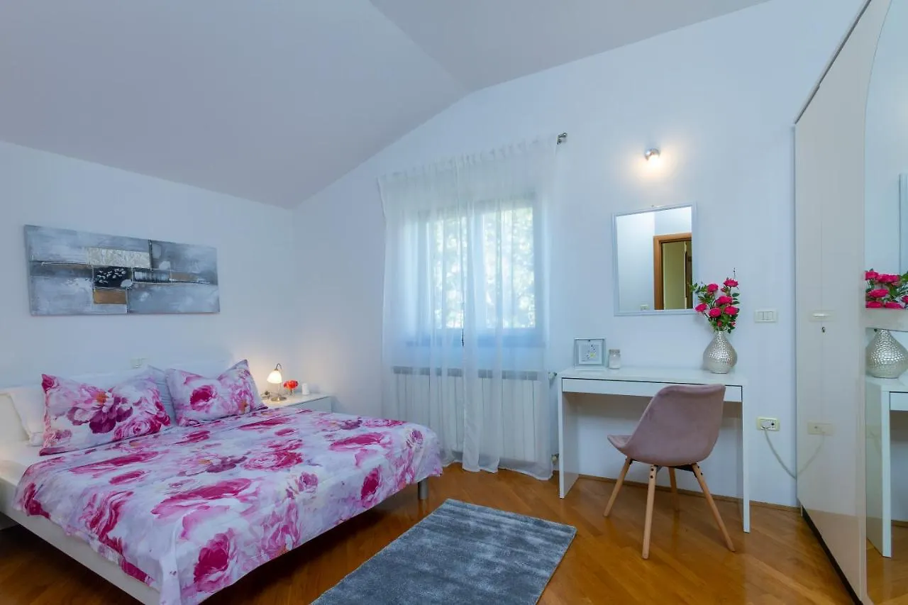 Apartment Mirjan Pula