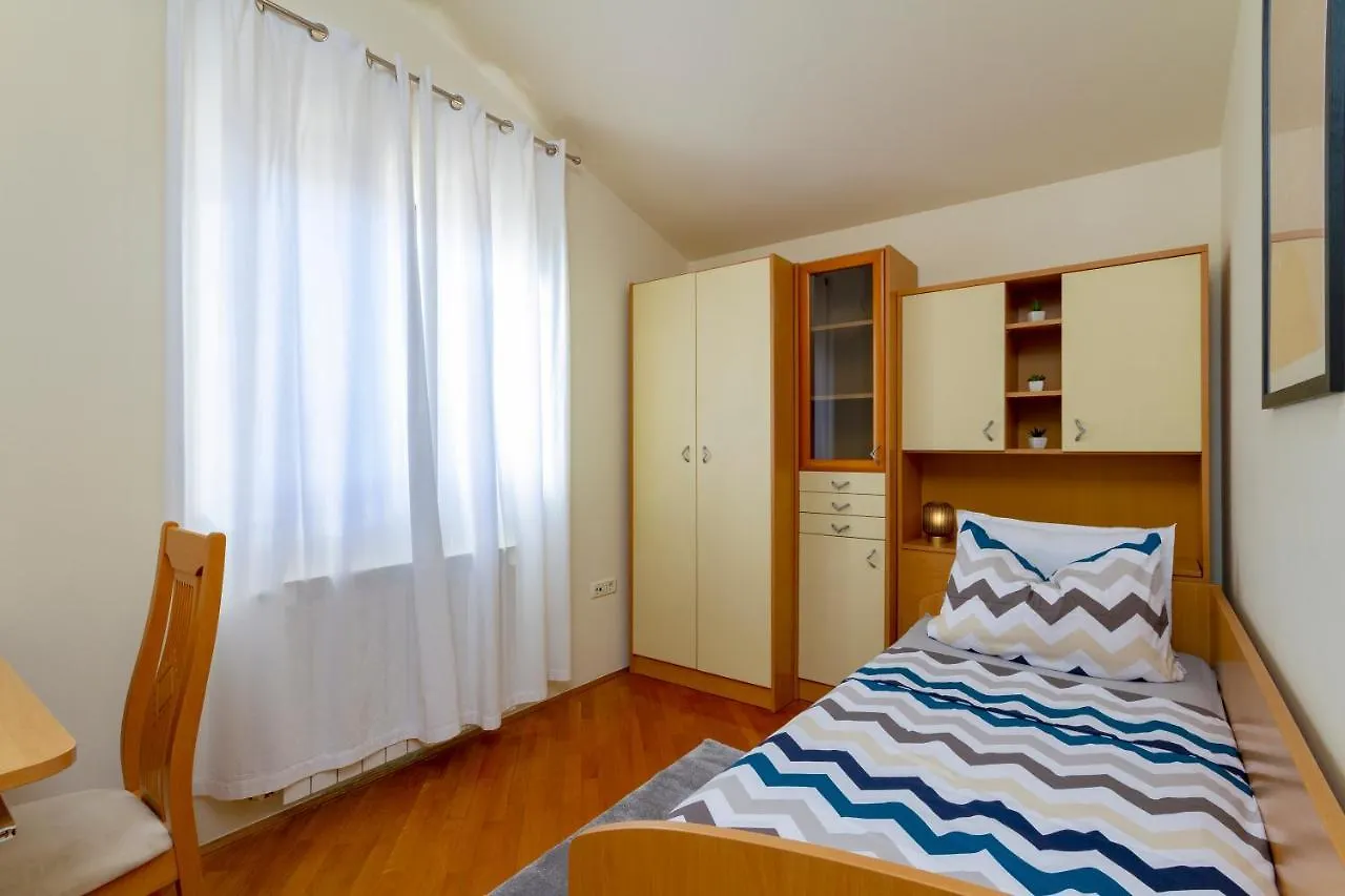 Apartment Mirjan Pula
